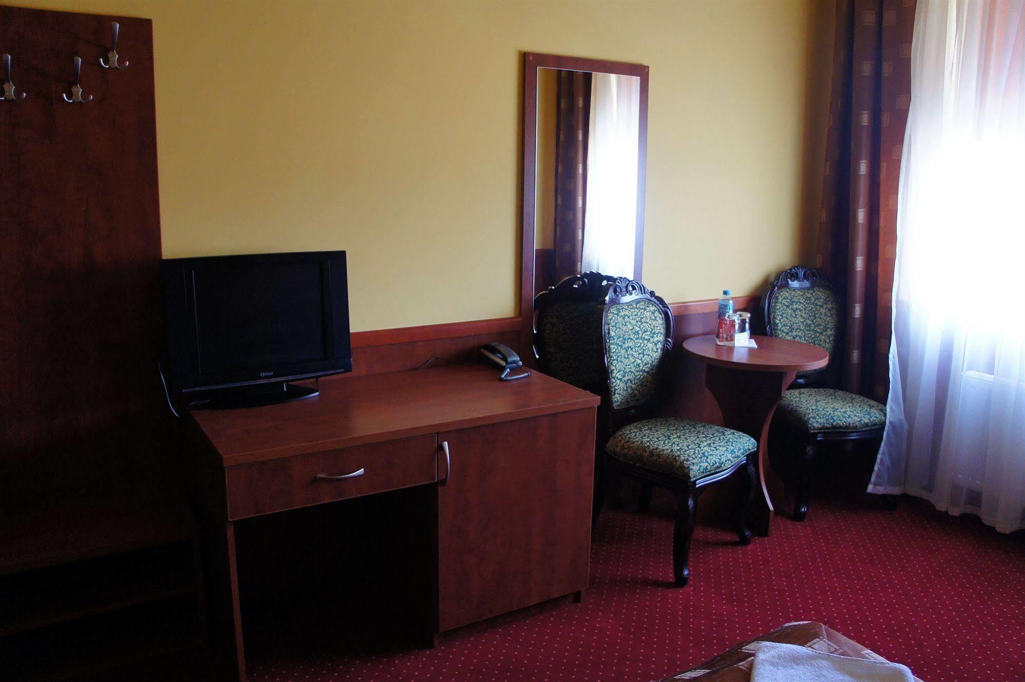 Hotel Dobosz Police Exterior photo